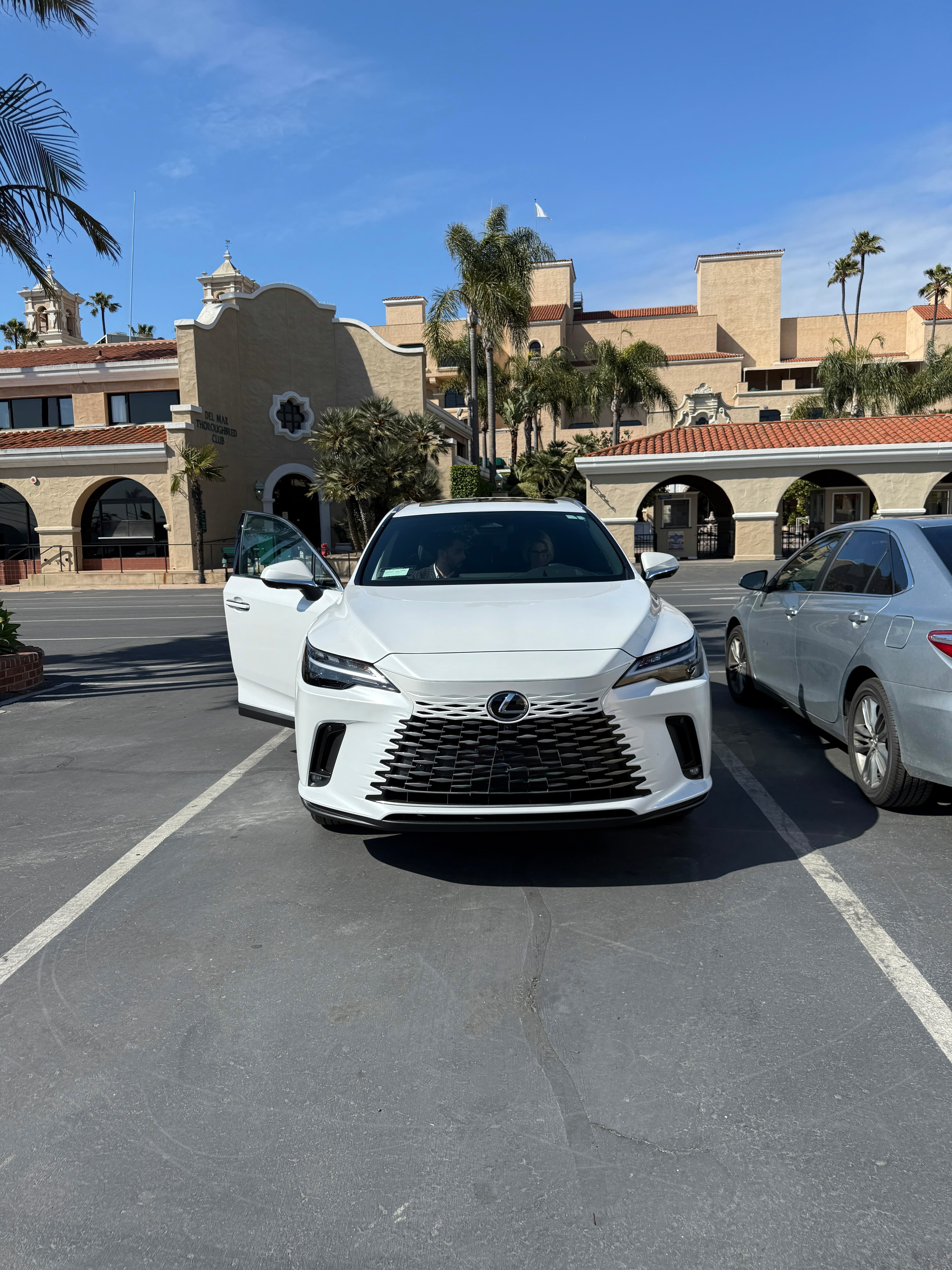 Lexus RX brokered by CarOracle